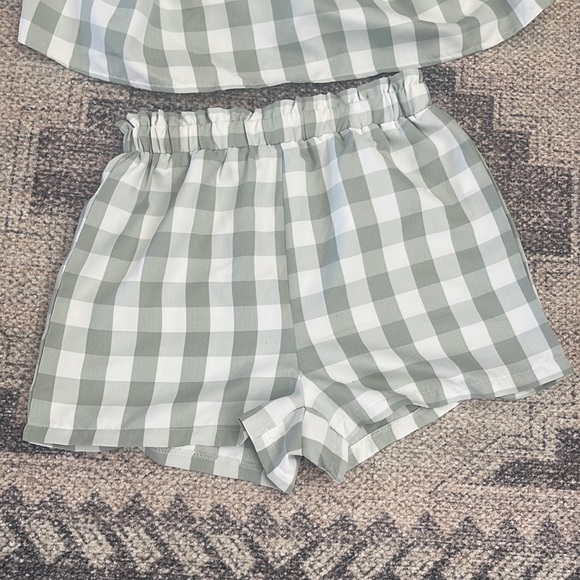 Adorable never worn set! Green and white checkered print! - Picture 3 of 3